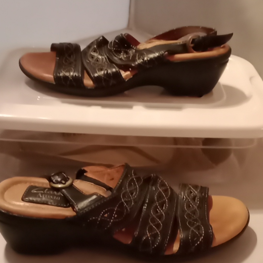 Clarks Artisan comfy sandals